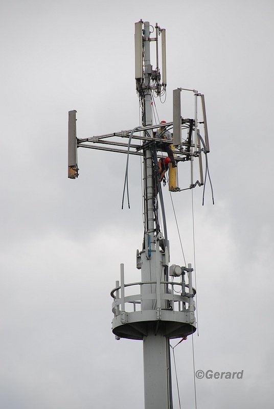 Werken aan GSM mast station.JPG - Werken aan GSM mast station